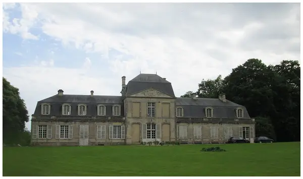 Le château et ses douves