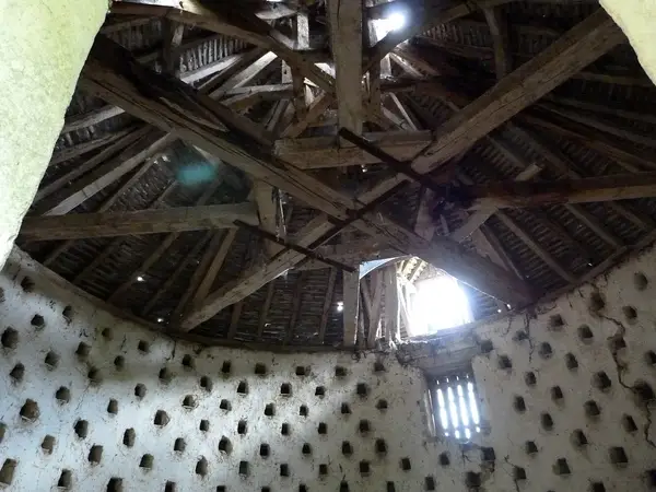 Intérieur du pigeonnier